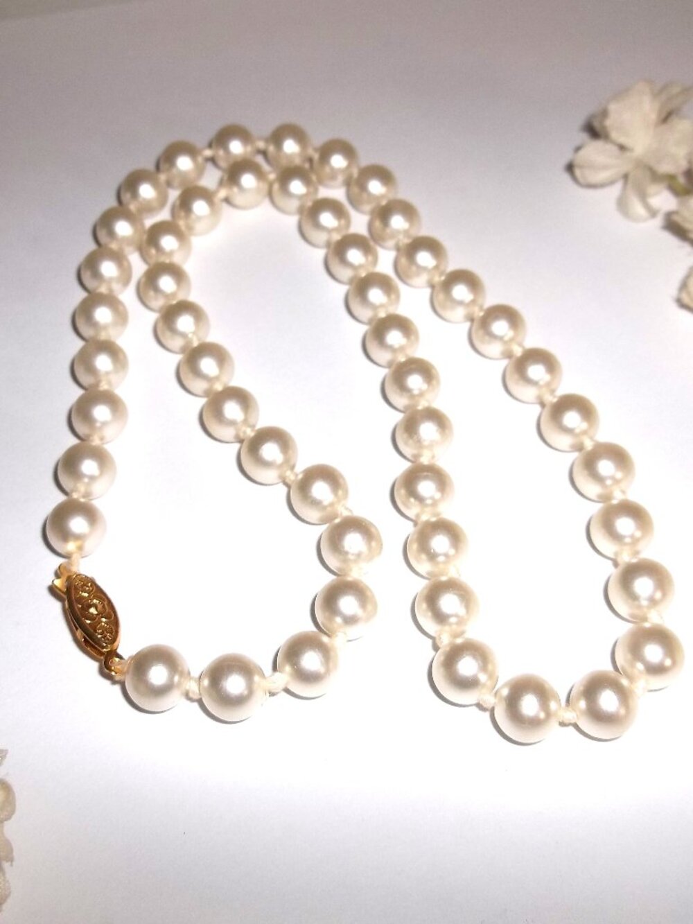 Vintage Ivory Faux Pearl Necklace Gold Tone Clasp Fashion Accessory Jewelry D871
